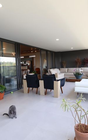 Apartamento à venda com 265m², 4 quartos e 4 vagasVaranda da Sala