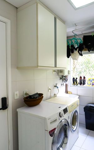 Apartamento à venda com 163m², 3 quartos e 4 vagas Apartamento à venda com 163m², 3 quartos e 4 vagasÁrea de Serviço