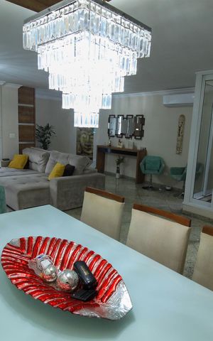 Casa de condomínio à venda com 392m², 4 quartos e 6 vagas Casa de condomínio à venda com 392m², 4 quartos e 6 vagasSala de Jantar