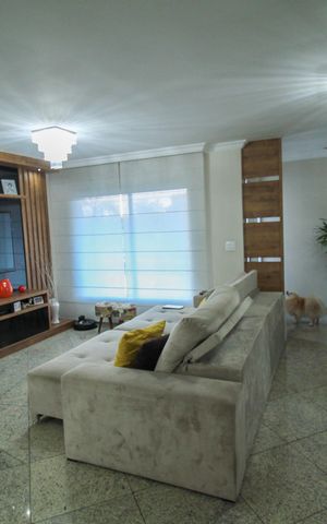 Casa de condomínio à venda com 392m², 4 quartos e 6 vagas Casa de condomínio à venda com 392m², 4 quartos e 6 vagasSala