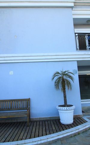 Casa de condomínio à venda com 392m², 4 quartos e 6 vagas Casa de condomínio à venda com 392m², 4 quartos e 6 vagasÁrea Externa