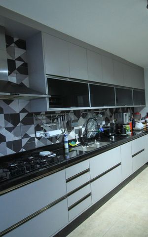 Casa de condomínio à venda com 392m², 4 quartos e 6 vagas Casa de condomínio à venda com 392m², 4 quartos e 6 vagasCozinha