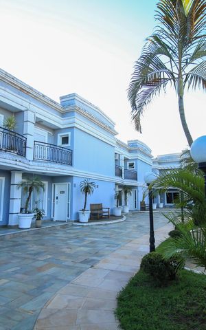 Casa de condomínio à venda com 392m², 4 quartos e 6 vagas Casa de condomínio à venda com 392m², 4 quartos e 6 vagasÁrea Externa