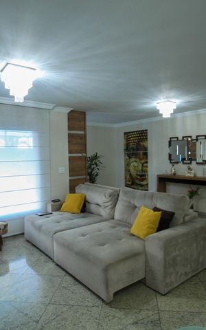 Casa de condomínio à venda com 392m², 4 quartos e 6 vagas Casa de condomínio à venda com 392m², 4 quartos e 6 vagasSala