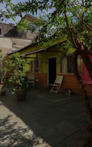 Casa à venda com 868m², 4 quartos e 5 vagas Casa à venda com 868m², 4 quartos e 5 vagasCasa 2 - Quintal