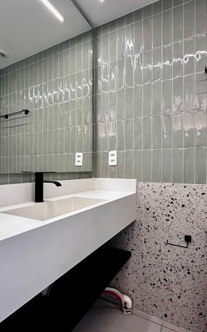 Studio para alugar com 25m², 0 quarto e sem vaga Studio para alugar com 25m², 0 quarto e sem vagaBanheiro