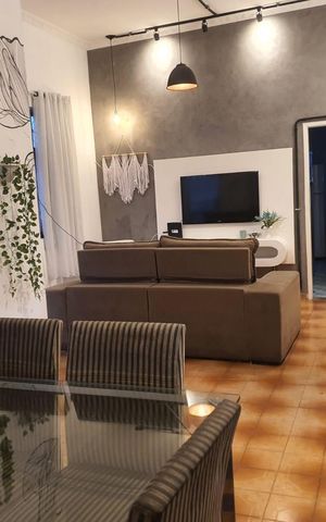 Casa à venda com 150m², 4 quartos e 3 vagas Casa à venda com 150m², 4 quartos e 3 vagasSala