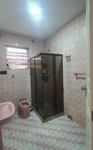 Casa à venda com 150m², 4 quartos e 3 vagas Casa à venda com 150m², 4 quartos e 3 vagasBanheiro 1