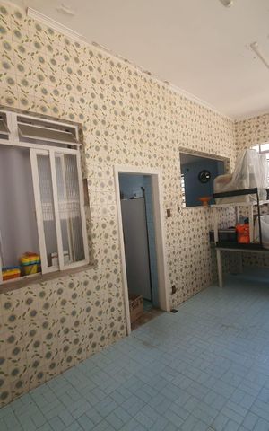 Casa à venda com 150m², 4 quartos e 3 vagas Casa à venda com 150m², 4 quartos e 3 vagasEntrada