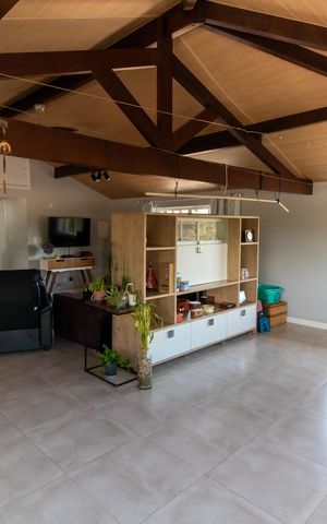 Casa à venda com 296m², 5 quartos e 4 vagas Casa à venda com 296m², 5 quartos e 4 vagasTerraço
