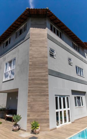 Casa à venda com 296m², 5 quartos e 4 vagas Casa à venda com 296m², 5 quartos e 4 vagasFachada