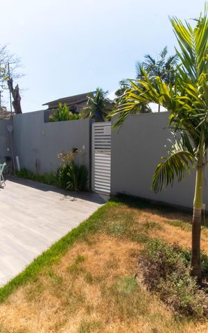 Casa à venda com 296m², 5 quartos e 4 vagas Casa à venda com 296m², 5 quartos e 4 vagasÁrea externa