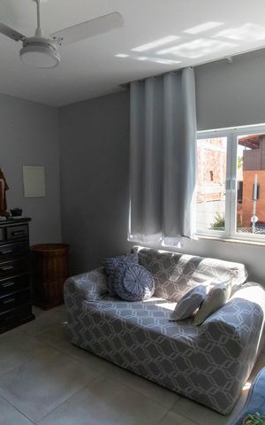 Casa à venda com 296m², 5 quartos e 4 vagas Casa à venda com 296m², 5 quartos e 4 vagasHall