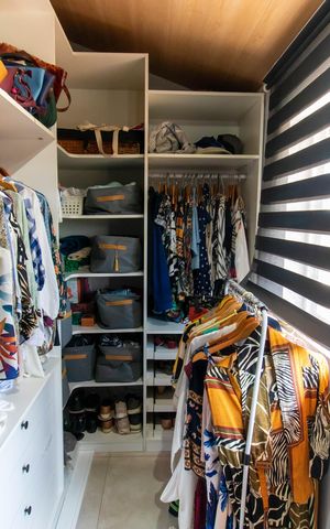 Casa à venda com 296m², 5 quartos e 4 vagas Casa à venda com 296m², 5 quartos e 4 vagasCloset da suíte 3