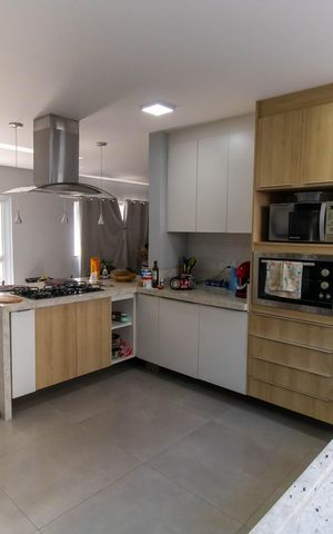 Casa à venda com 296m², 5 quartos e 4 vagas Casa à venda com 296m², 5 quartos e 4 vagasCozinha