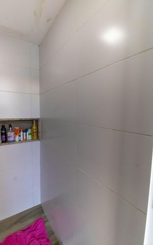 Casa à venda com 296m², 5 quartos e 4 vagas Casa à venda com 296m², 5 quartos e 4 vagasBanheiro Externo