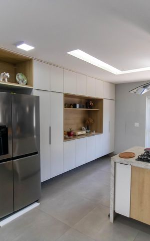 Casa à venda com 296m², 5 quartos e 4 vagas Casa à venda com 296m², 5 quartos e 4 vagasCozinha