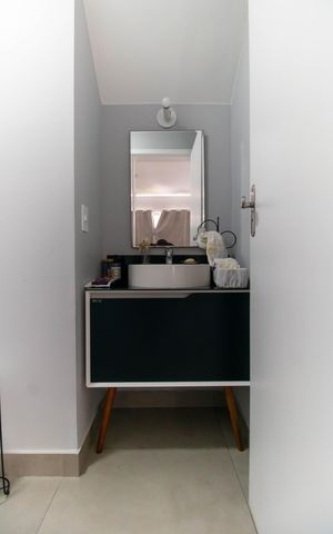 Casa à venda com 296m², 5 quartos e 4 vagas Casa à venda com 296m², 5 quartos e 4 vagasLavabo