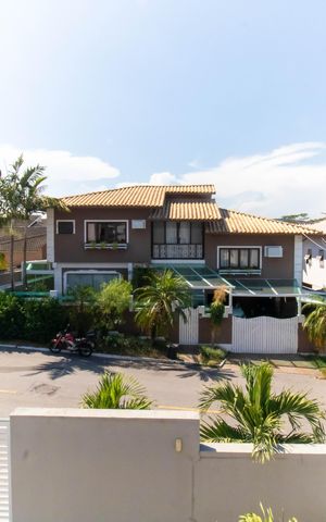 Casa à venda com 296m², 5 quartos e 4 vagas Casa à venda com 296m², 5 quartos e 4 vagasVista da Suíte 2