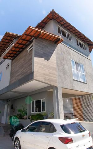 Casa à venda com 296m², 5 quartos e 4 vagas Casa à venda com 296m², 5 quartos e 4 vagasFachada