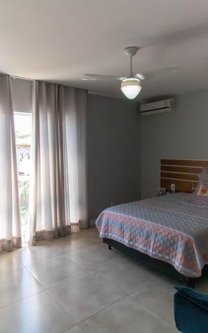 Casa à venda com 296m², 5 quartos e 4 vagas Casa à venda com 296m², 5 quartos e 4 vagasSuíte 2