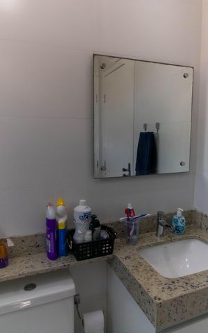 Casa à venda com 296m², 5 quartos e 4 vagas Casa à venda com 296m², 5 quartos e 4 vagasBanheiro Social