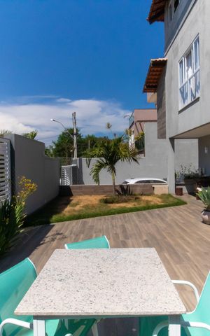 Casa à venda com 296m², 5 quartos e 4 vagas Casa à venda com 296m², 5 quartos e 4 vagasÁrea externa