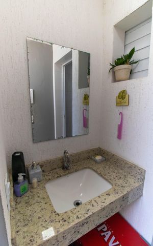 Casa à venda com 296m², 5 quartos e 4 vagas Casa à venda com 296m², 5 quartos e 4 vagasBanheiro Externo