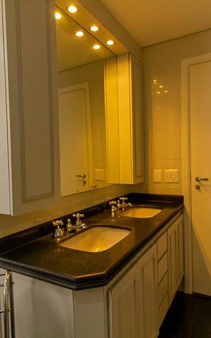 Apartamento à venda com 180m², 4 quartos e 3 vagas Apartamento à venda com 180m², 4 quartos e 3 vagasBanheiro da Suíte 3