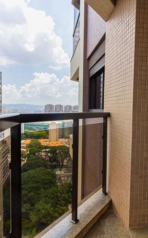 Apartamento à venda com 180m², 4 quartos e 3 vagas Apartamento à venda com 180m², 4 quartos e 3 vagasVaranda