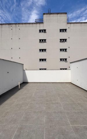 Apartamento à venda com 180m², 3 quartos e 2 vagas Apartamento à venda com 180m², 3 quartos e 2 vagasCobertura