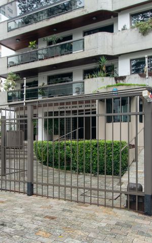 Apartamento à venda com 240m², 3 quartos e 3 vagasFachada