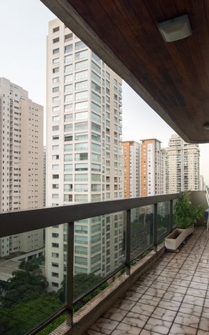 Apartamento à venda com 240m², 3 quartos e 3 vagasVaranda