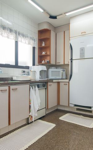 Apartamento à venda com 240m², 3 quartos e 3 vagasCozinha