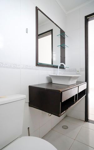 Casa à venda com 572m², 6 quartos e 3 vagasBanheiro da suíte 1