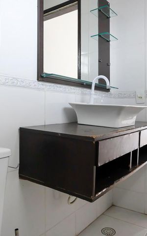 Casa à venda com 572m², 6 quartos e 3 vagasBanheiro da suíte 1