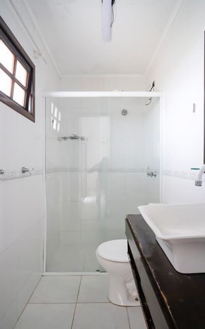Casa à venda com 572m², 6 quartos e 3 vagasBanheiro da suíte 1