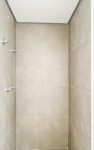 Apartamento à venda com 70m², 2 quartos e 2 vagas Apartamento à venda com 70m², 2 quartos e 2 vagasBanheiro da Suíte