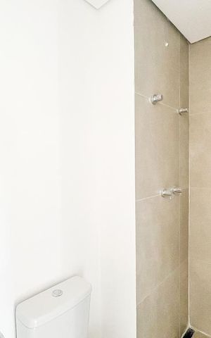 Apartamento à venda com 70m², 2 quartos e 2 vagas Apartamento à venda com 70m², 2 quartos e 2 vagasBanheiro da Suíte
