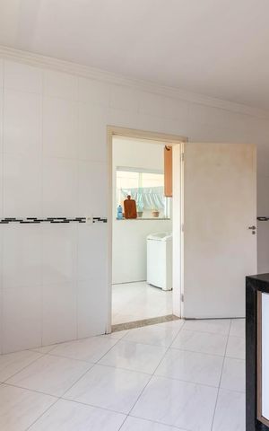 Casa à venda com 177m², 3 quartos e 6 vagas Casa à venda com 177m², 3 quartos e 6 vagasCozinha