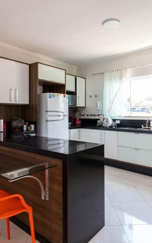Casa à venda com 177m², 3 quartos e 6 vagas Casa à venda com 177m², 3 quartos e 6 vagasCozinha