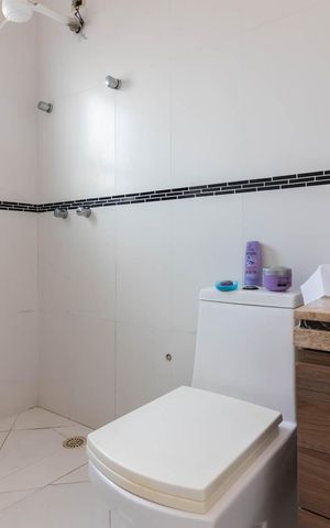 Casa à venda com 177m², 3 quartos e 6 vagas Casa à venda com 177m², 3 quartos e 6 vagasBanheiro da Suíte 3
