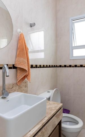 Casa à venda com 177m², 3 quartos e 6 vagas Casa à venda com 177m², 3 quartos e 6 vagasLavabo
