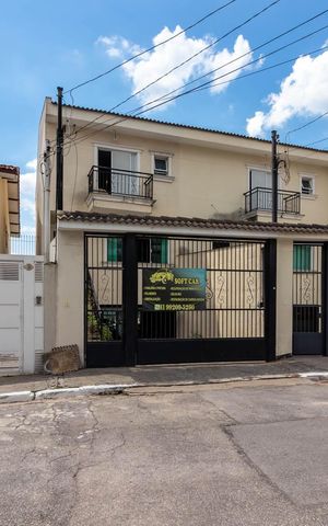 Casa à venda com 177m², 3 quartos e 6 vagas Casa à venda com 177m², 3 quartos e 6 vagasFachada