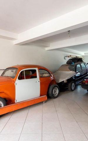 Casa à venda com 177m², 3 quartos e 6 vagas Casa à venda com 177m², 3 quartos e 6 vagasGaragem