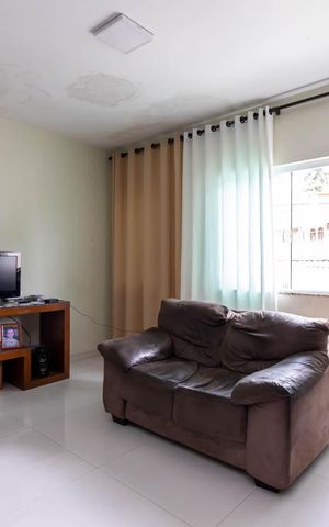 Casa à venda com 177m², 3 quartos e 6 vagas Casa à venda com 177m², 3 quartos e 6 vagasSala de Estar