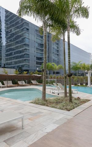 Apartamento à venda com 250m², 4 quartos e 4 vagas Apartamento à venda com 250m², 4 quartos e 4 vagasPiscina