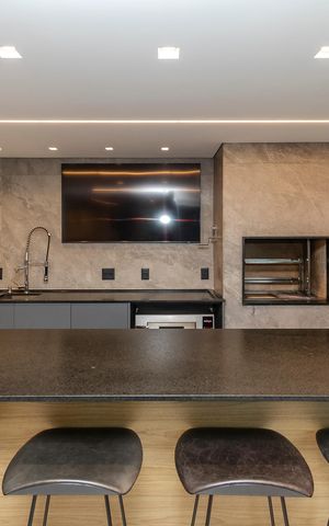 Apartamento à venda com 250m², 4 quartos e 4 vagas Apartamento à venda com 250m², 4 quartos e 4 vagasVaranda