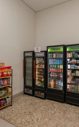 Apartamento à venda com 250m², 4 quartos e 4 vagas Apartamento à venda com 250m², 4 quartos e 4 vagasMini Mercado