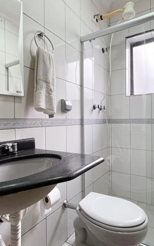 Casa à venda com 415m², 3 quartos e 6 vagasBanheiro - Garagem